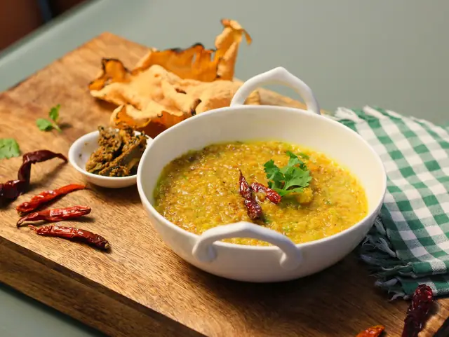 A bowl of moong dal khichdi with papad, a diabetes-friendly Indian meal